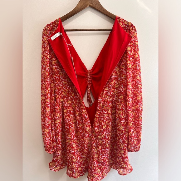 Lush NWT Playing at Perfect Red Floral Balloon Long Sleeve Romper Cut Out, L - Picture 11 of 15